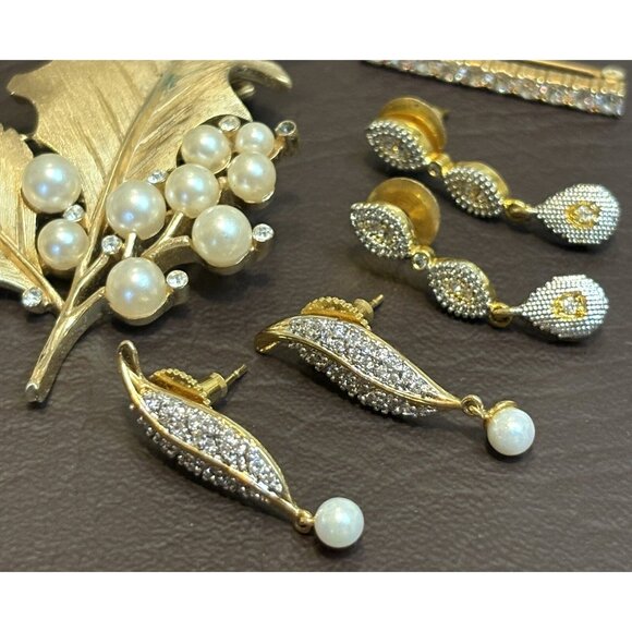 Vintage Jewelry Lot Trifari Rhinestone Faux Pearl Brooch Pin Crystal Earrings - Picture 3 of 12